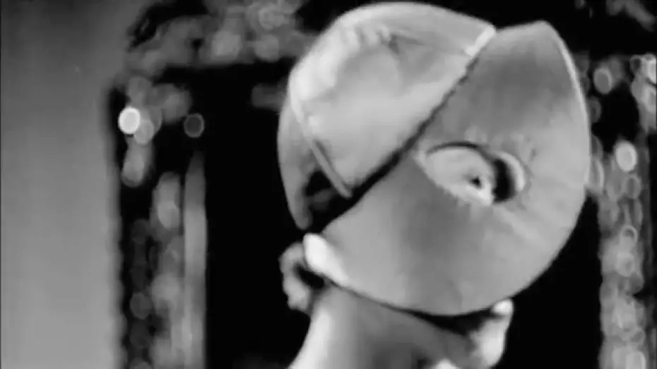 Відео до фільму Coco Chanel vs Elsa Schiaparelli | Chanel vs Schiaparelli, le noir et le rose