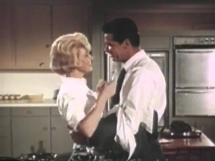 Відео до фільму The Thrill of It All | The Thrill Of It All Trailer 1963