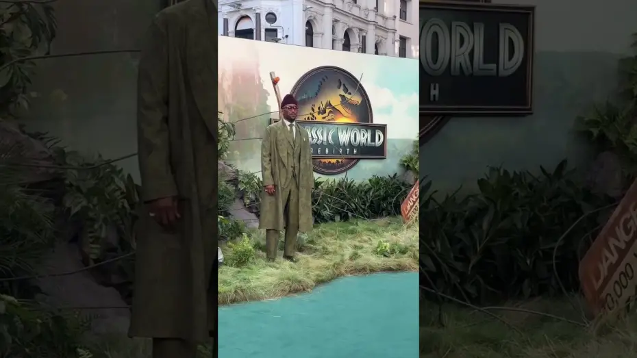 Відео до фільму Jurassic World Rebirth | Walking the Jurassic World Rebirth green carpet, it’s Mahershala Ali!