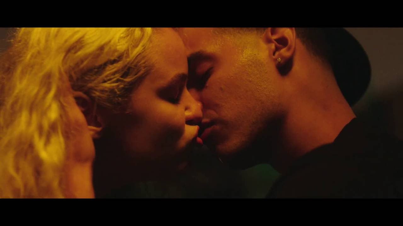 Відео до фільму White Girl | WHITE GIRL Clip - First Kiss