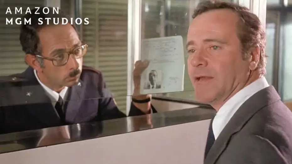 Відео до фільму Аванті! | Wrong Passport