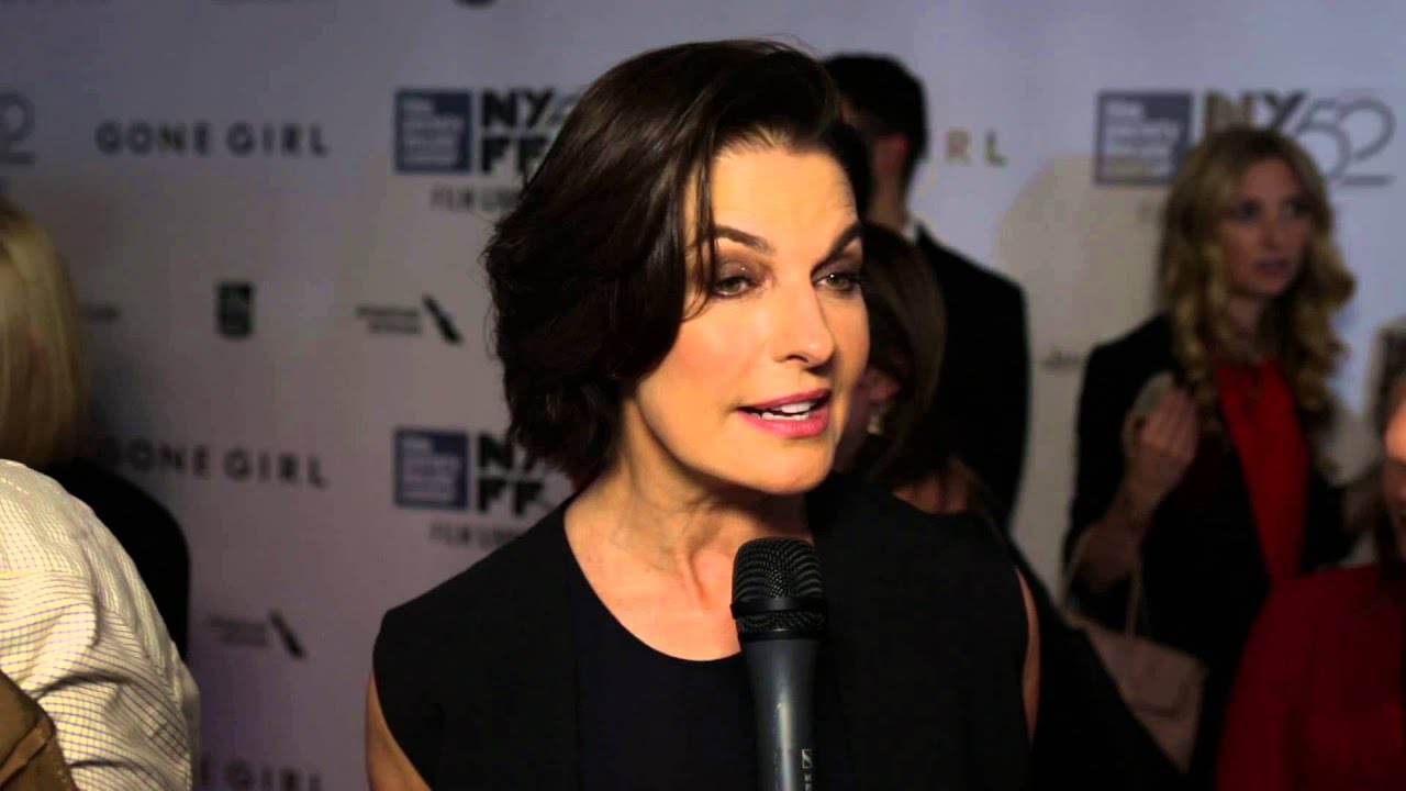 Відео до фільму Загублена | NYFF52 "Gone Girl" Red Carpet | Sara Ward