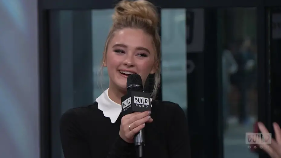 Відео до фільму Tiny Christmas | Lizzy Greene Chats About Nickelodeon