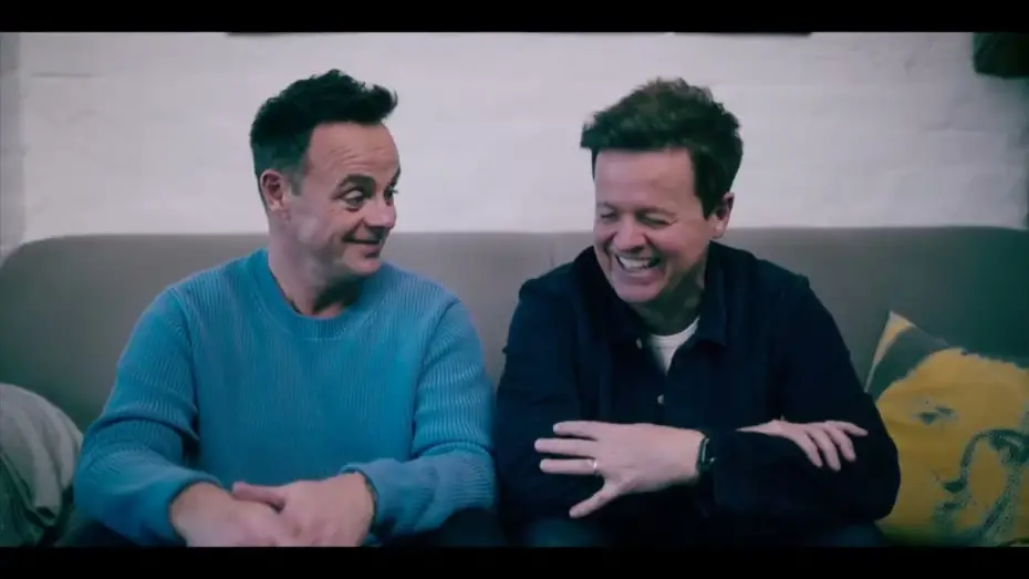 Відео до фільму Accidental Tourist | The Accidental Tourist Trailer