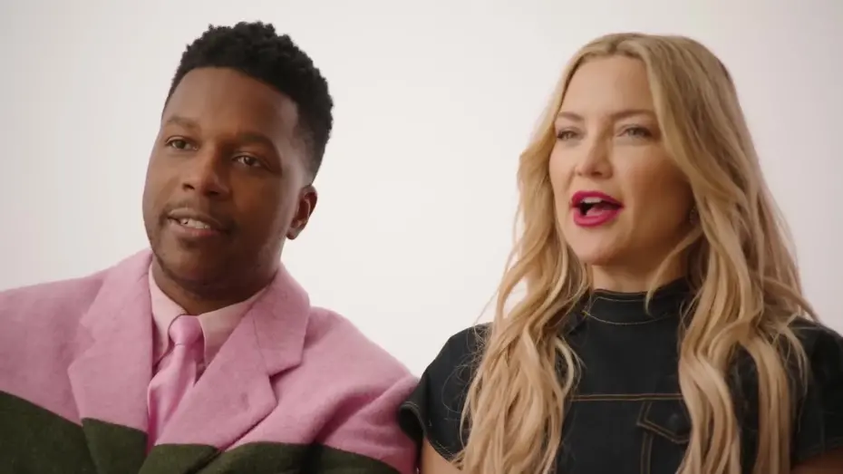 Відео до фільму Ножі наголо: Скляна цибуля | Madelyn Cline, Kate Hudson and Glass Onion Cast Guess Southern Slang