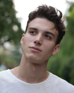 Максим Белоус