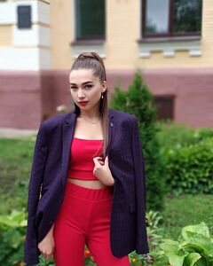 Яна Довга