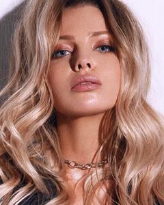 Elena 