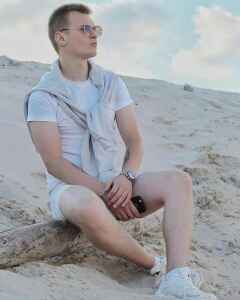 Максим Олянин