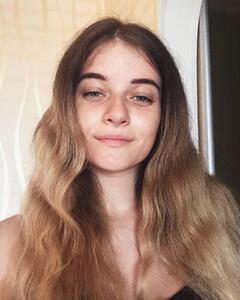 Оля Махлай