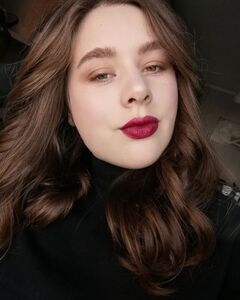 Яна Олейник