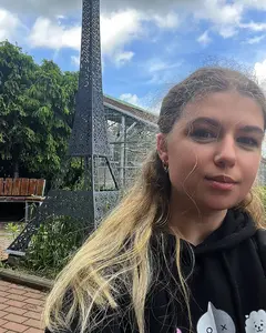 Наташа Санина