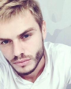 Антон Мельников