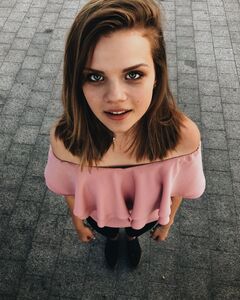 Альона Хомова