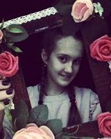 Оля Попова