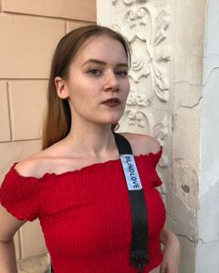 Анна Окунь