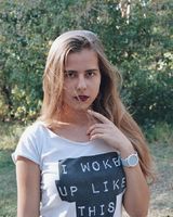 Влада Менжик