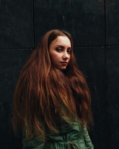 Аліна Середня