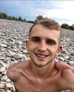 Артур Гнидин