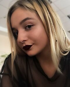Аня Прилукова