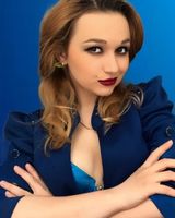 Юля Нів‘євська