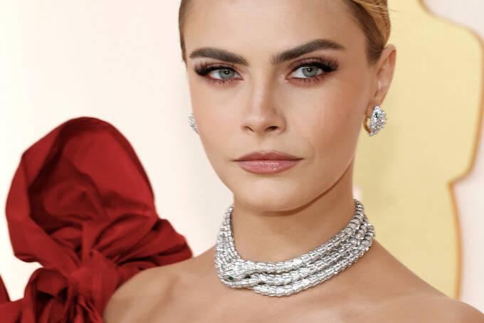 Діаманти на сцені: як обирати ювелірні прикраси для фотосесій та публічних виходів