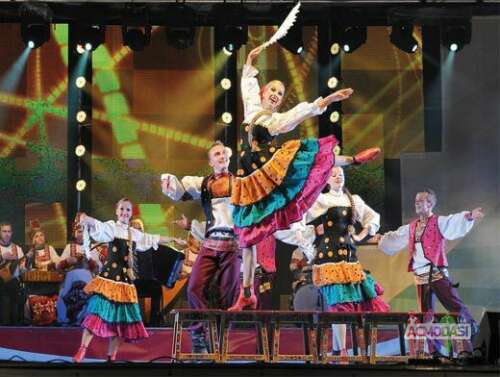 Танцоры в балет.Народники, Folk dance. Турция. С мая по октябрь 