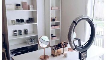 Ведущуя прямых трансляций в соц. сети, блоггер, модель