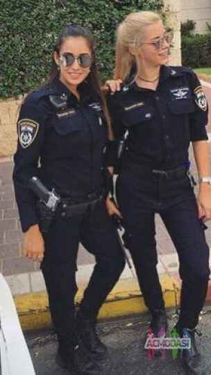 Красивые девушки в клип на роль полицейских