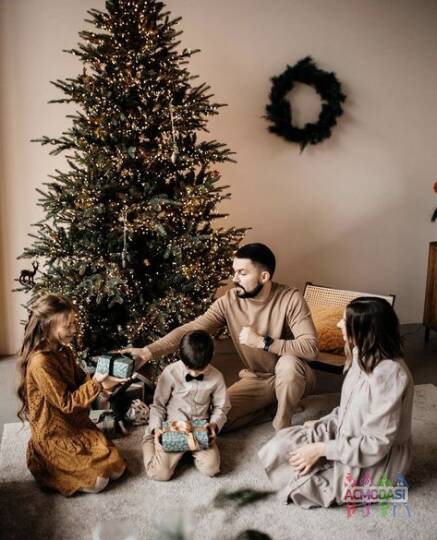 Шукаємо моделей для сімейної новорічної зйомки. Жінка (на роль мами), чоловік (на роль тата) та 2 дітей (2-5 років).