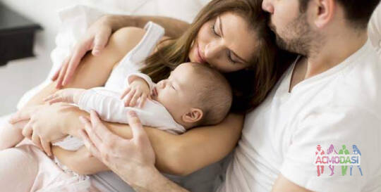 Мама, тато і немовля (Реальна сім'я у житті) у соціально важливий кліп "Додому"