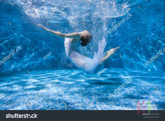 Ищем девушек для фотосессии под водой