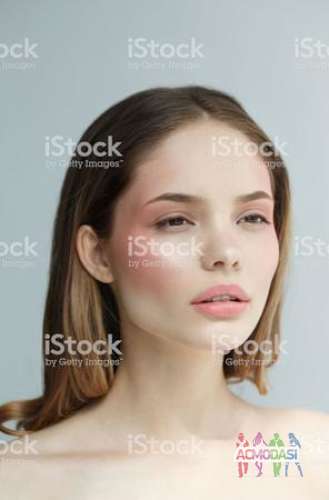 Девушка с натуральным макияжем
