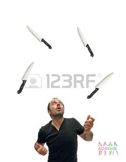 Жонглер ножами для інстаграм ролику ресторанного холдингу