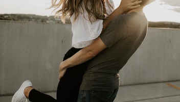 Перень для фотосессии Love Story. Оплата 400 грн