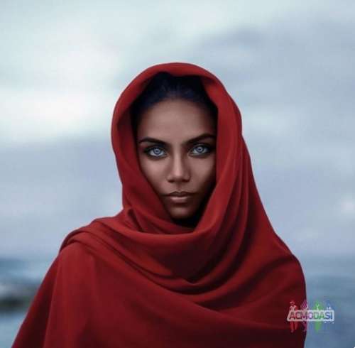 Девушка арабской внешности 