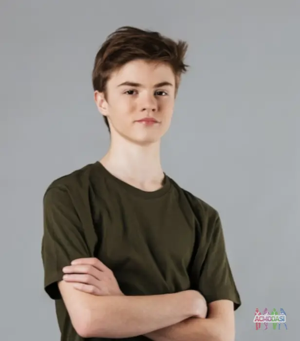 АКТОР (хлопець 12-15 років) на головну роль в рекламному відеоролику підліткової книги