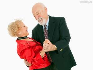 Молодая пара (18-25 лет) и пожилая пара (50-70 лет), умеющие танцевать вальс - кастинг на рекламу.