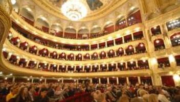 Сценарист на  церемонию награждения в Оперном театре