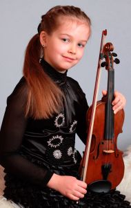 Девочки-скрипачки, 10-14 лет. Киев