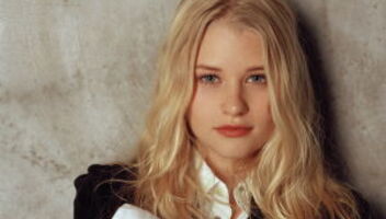 Актриса, красивая блондинка, 25-28 лет, Киев