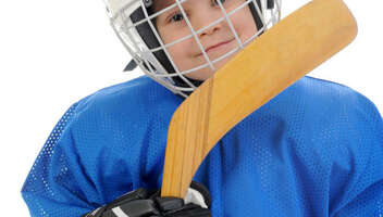 Мальчик-хоккеист 7-9 лет