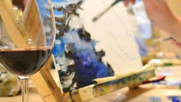 Ищу модель (девушку) на съемку услуги "Живопись и вино для двоих"