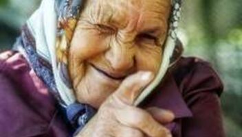 Разыскиваются коммуникабельные бабушки