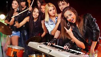 Солистки и бэк-вокалистки в женскую группу Подиум