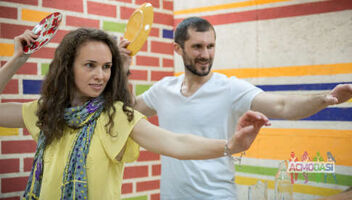 Главные герои на съемку битья посуды (парень и девушка)