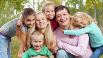 Для утренней тв-программы необходима счастливая многодетная семья