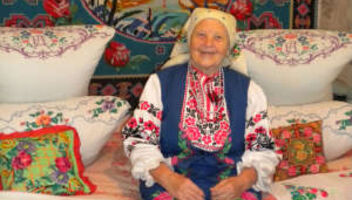 для съемки фильма ищем бабушку "божий одуванчик" 70-80 лет!!