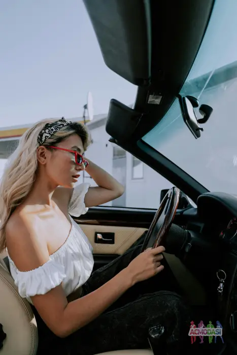 Шукаю модель для фотосесії в кабріолеті (авто без даху)