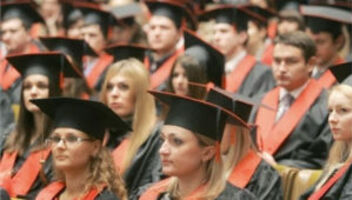 Нужны люди, которые собственными силами поступили учиться в заграничный ВУЗ! 